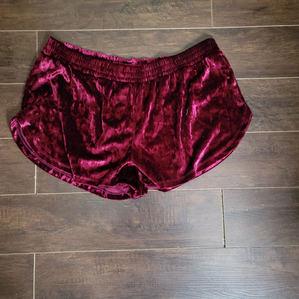 ⭐Ladies velvet shorts⭐
